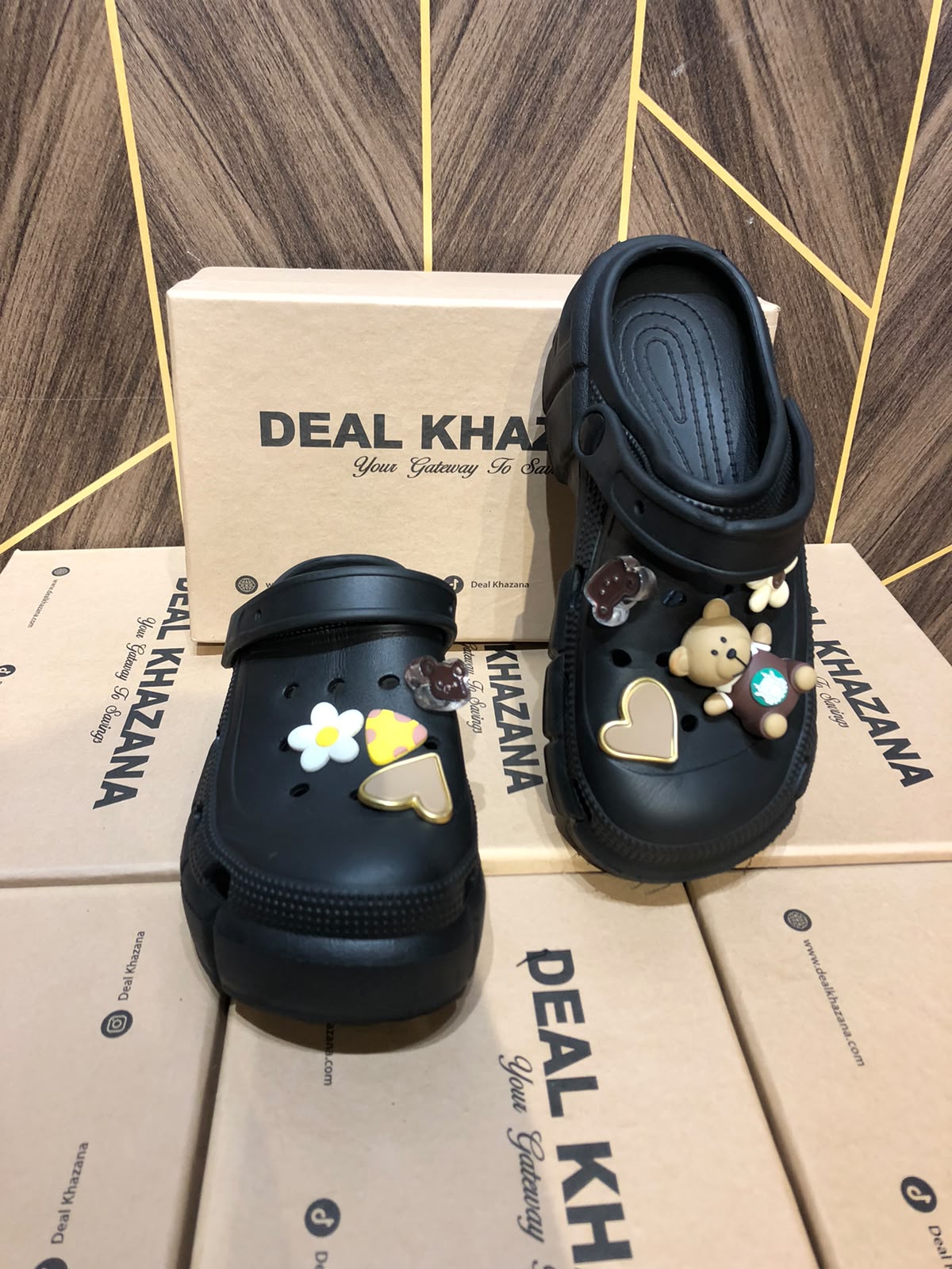Women Comfortable Crocs Size 6