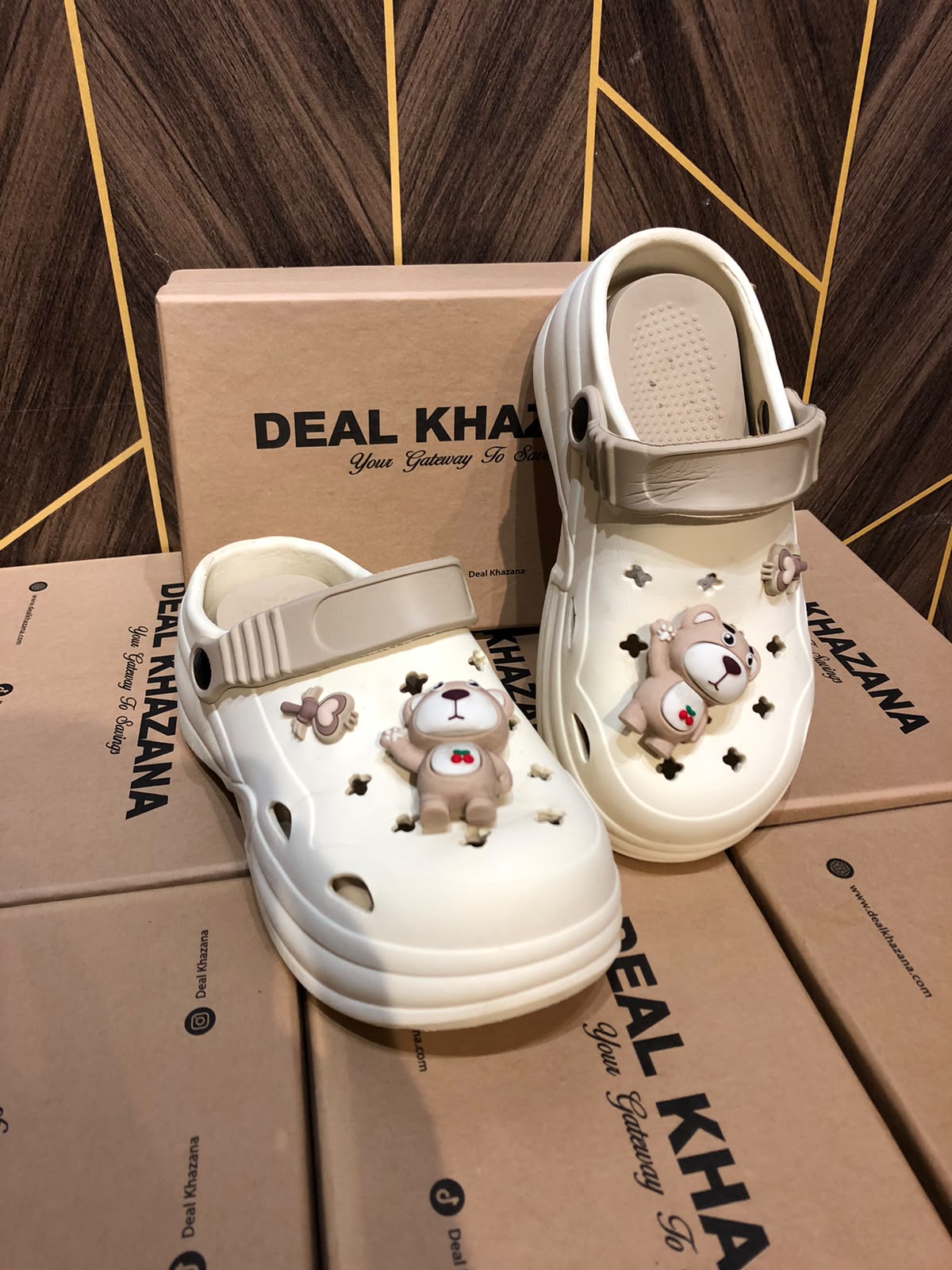 Women Comfortable Crocs Size 7