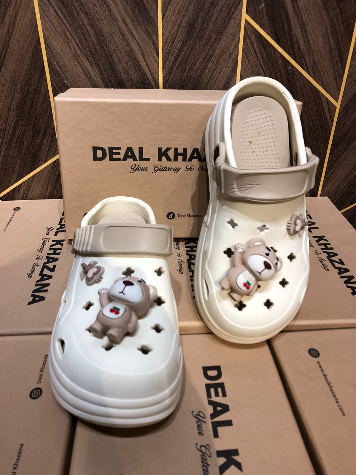 Women Comfortable Crocs Size 7