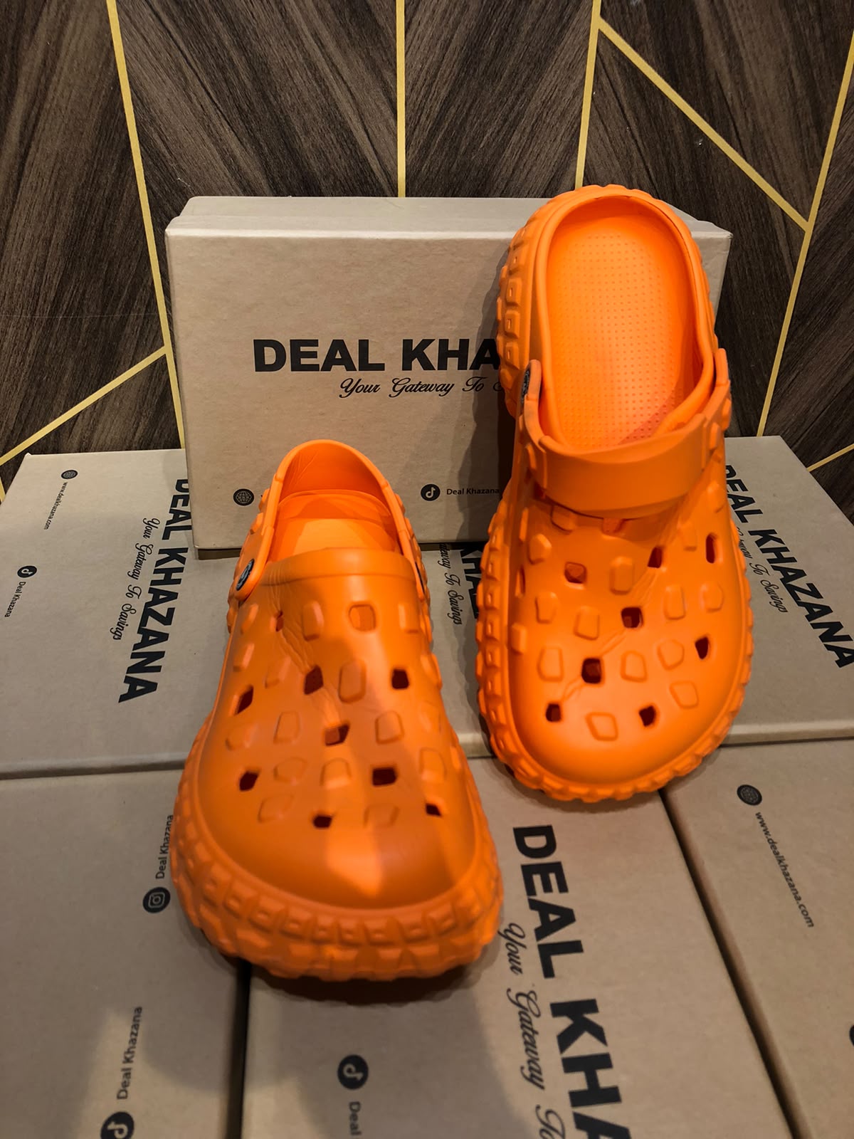 Women Comfortable Crocs Size 8