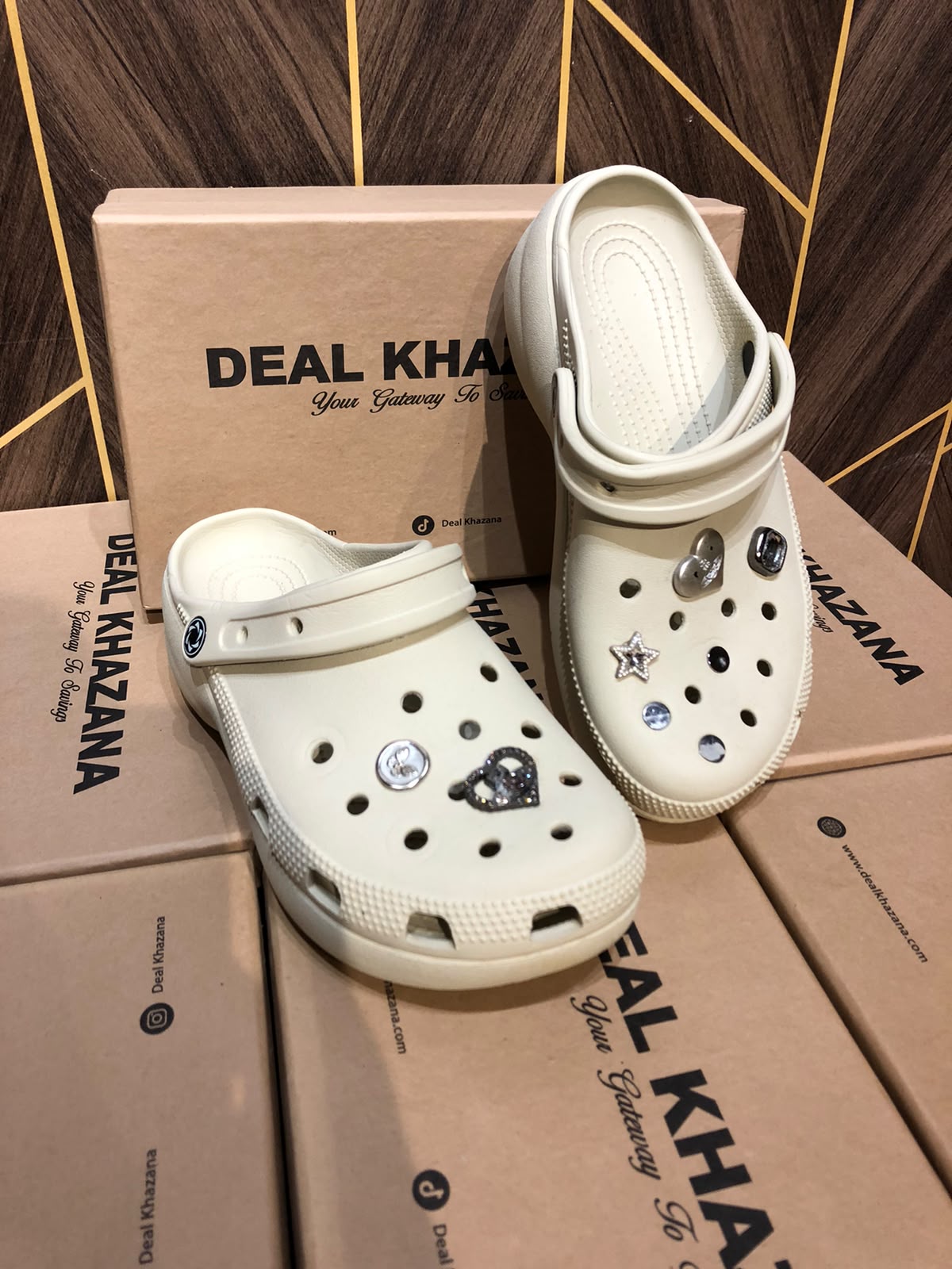 Women Comfortable Crocs Size 7