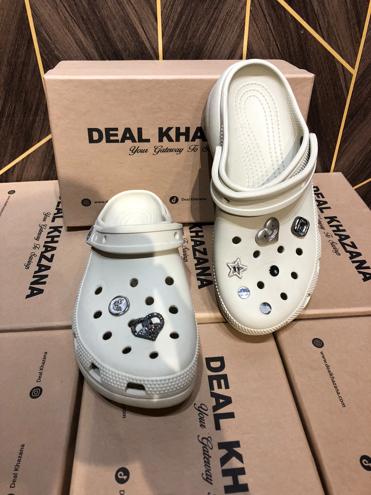Women Comfortable Crocs Size 7
