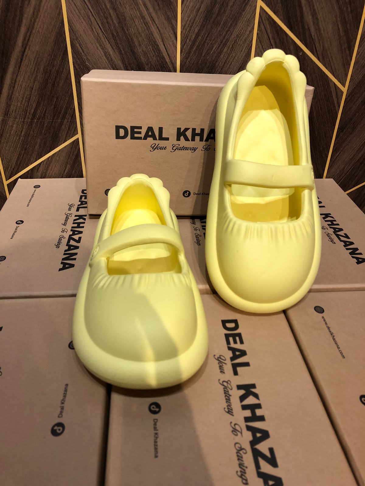 Women Comfortable Crocs Size 9