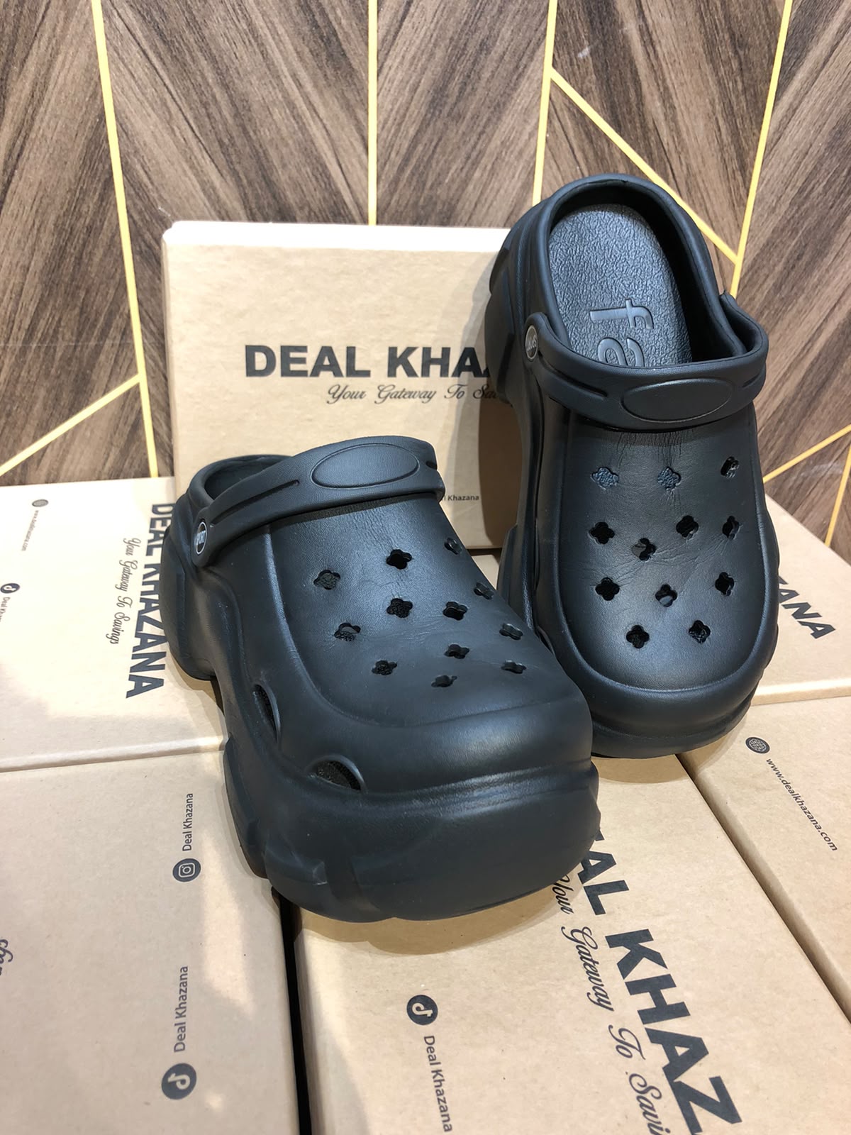 Women Comfortable Crocs Size 8