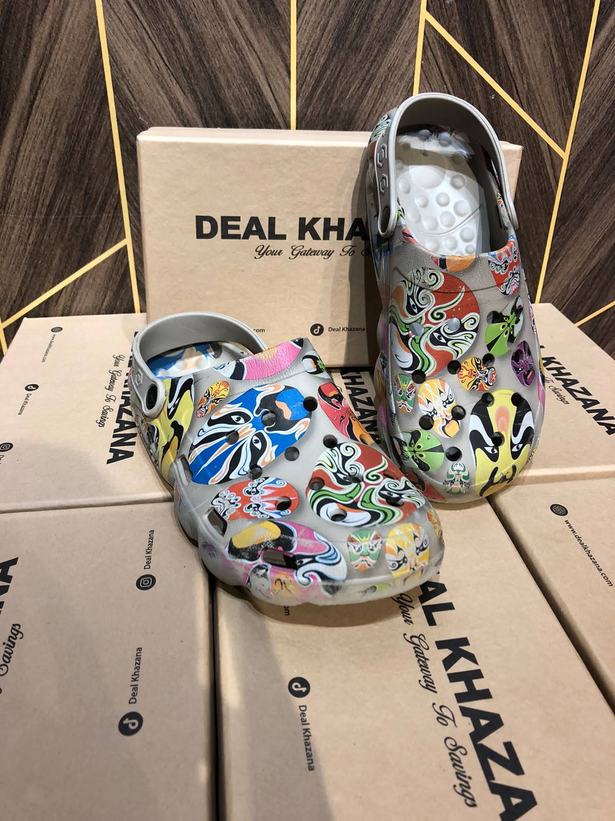 Women Comfortable Crocs Size 9,5