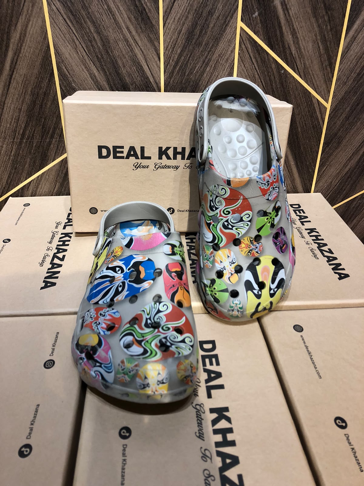 Women Comfortable Crocs Size 9,5