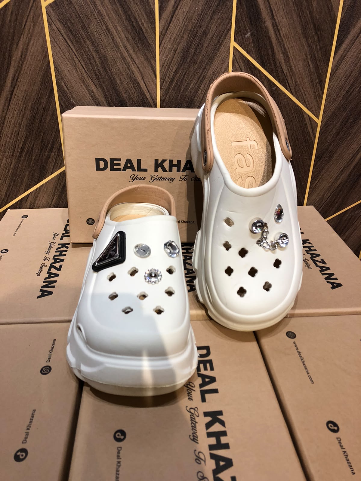 Women Comfortable Crocs Size 8