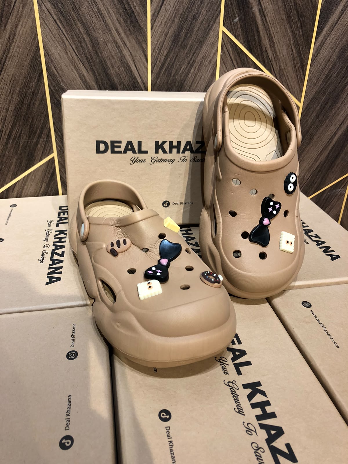 Women Comfortable Crocs Size 8