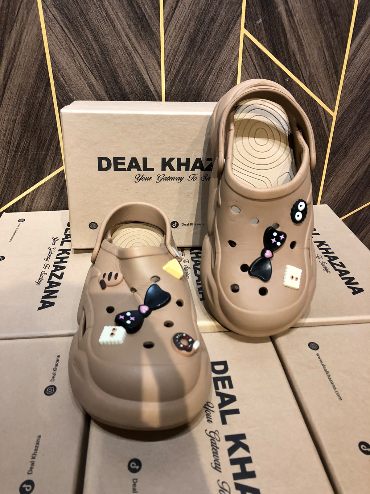 Women Comfortable Crocs Size 8