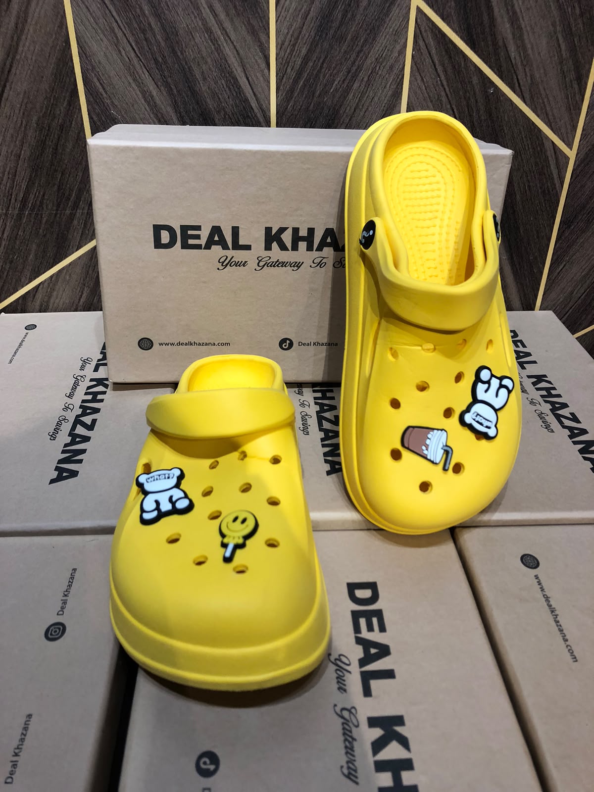 Women Comfortable Crocs Size 7