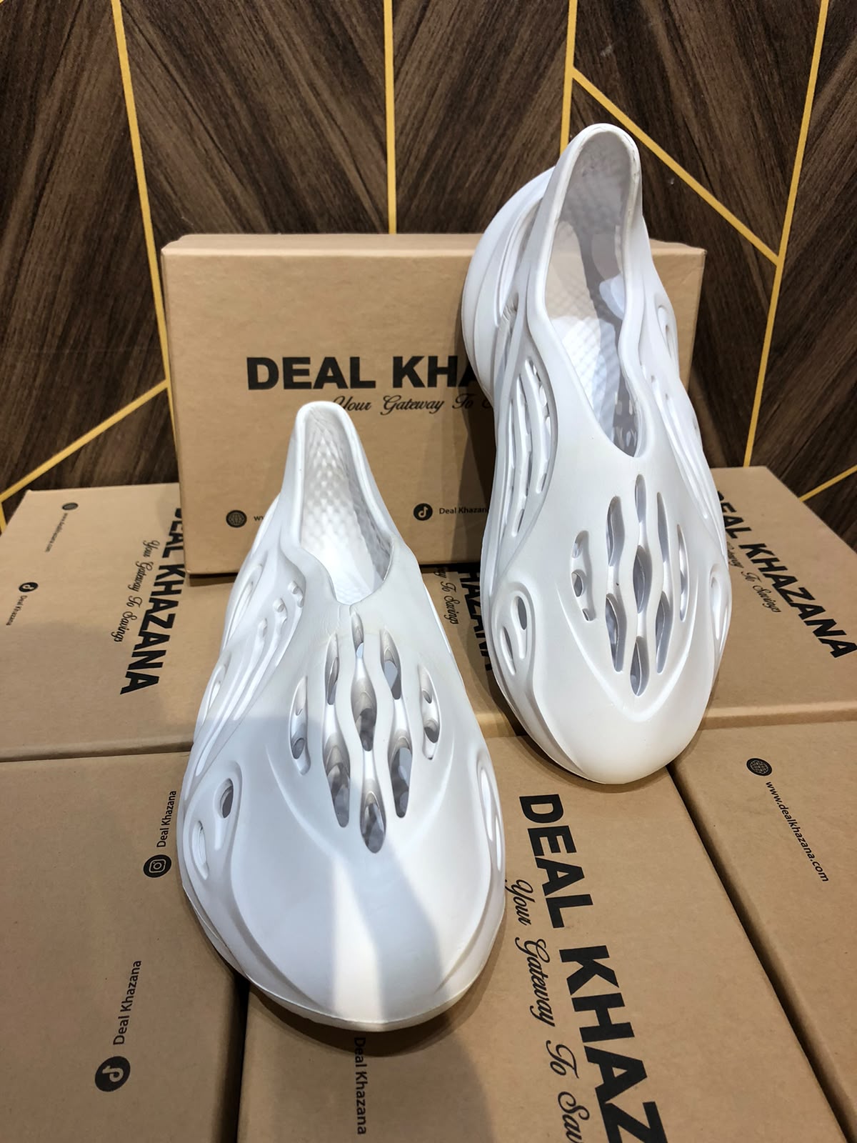 Women Comfortable Crocs shoes Size 10