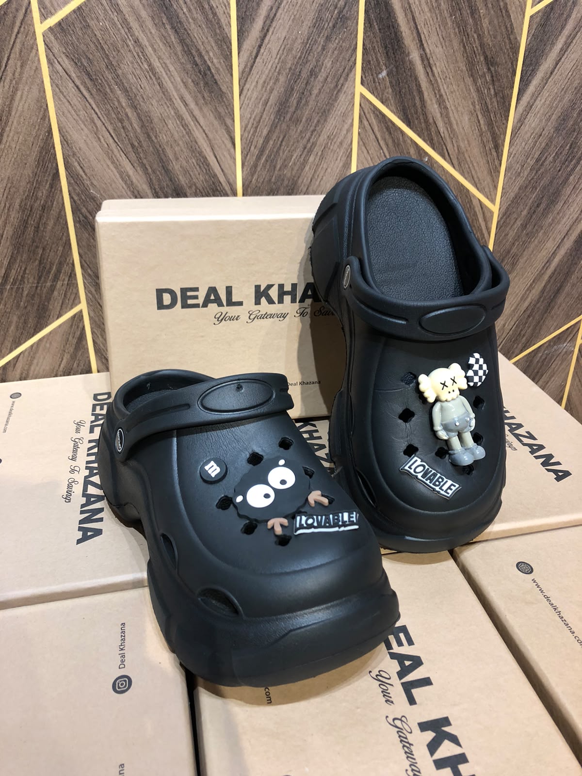 Women Comfortable Crocs Size 7