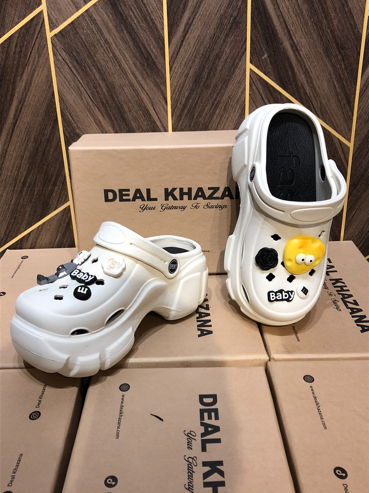 Women Comfortable Crocs Size 5