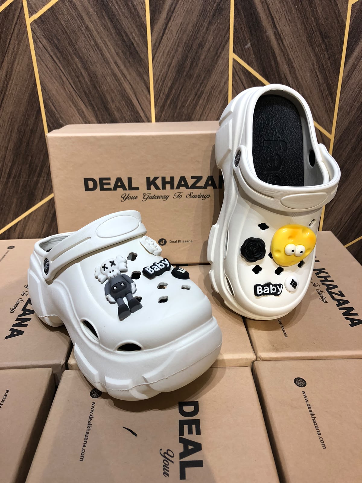 Women Comfortable Crocs Size 5