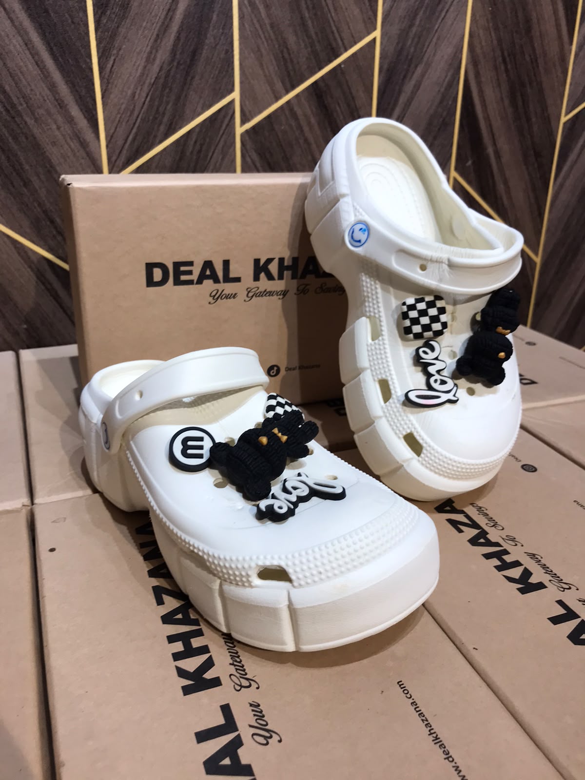 Women Comfortable Crocs Size 5,5