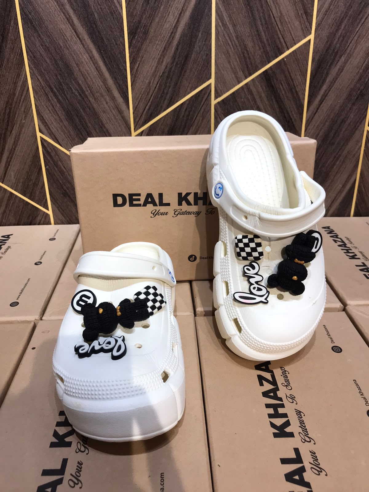Women Comfortable Crocs Size 5,5