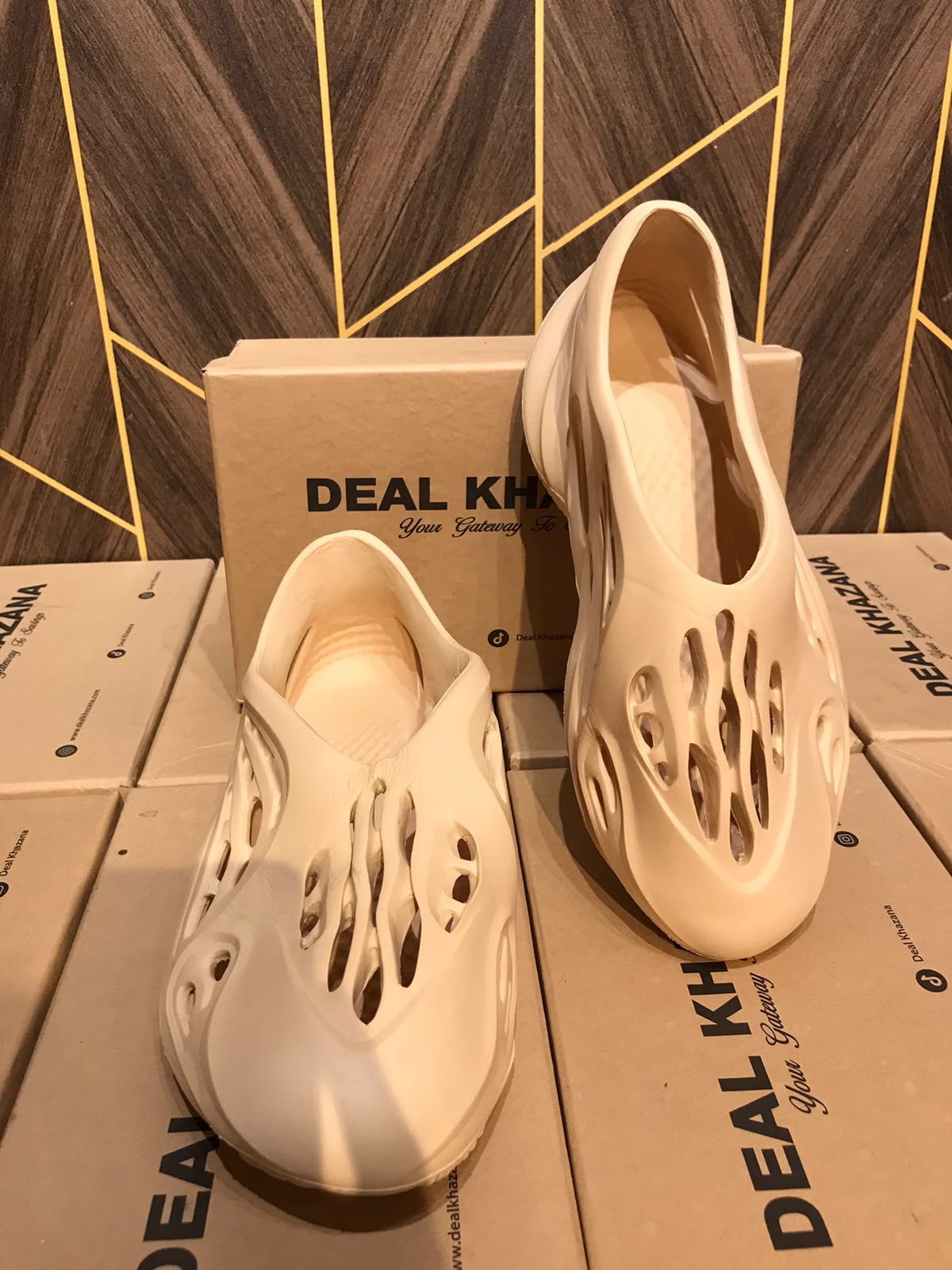Women Comfortable Crocs shoes Size 10