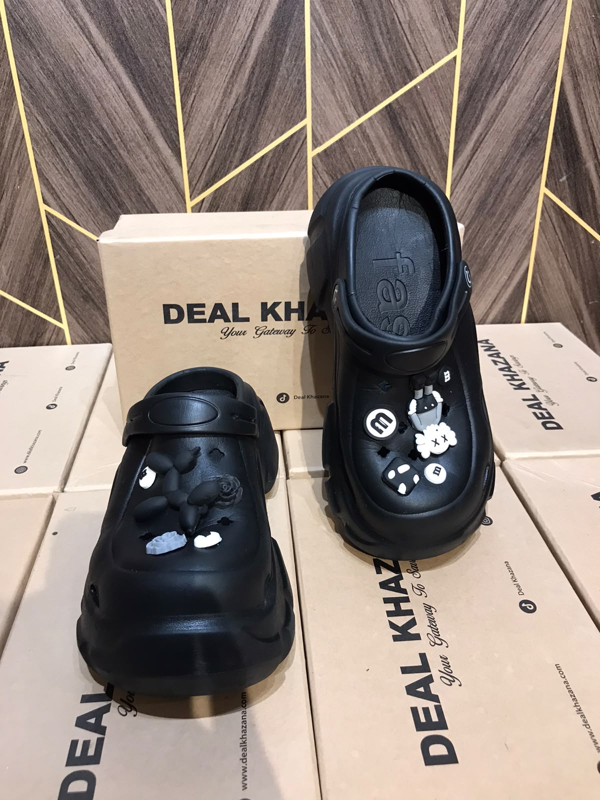 Women Comfortable Crocs Size 7