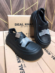 Women Comfortable Crocs shoes Size 6