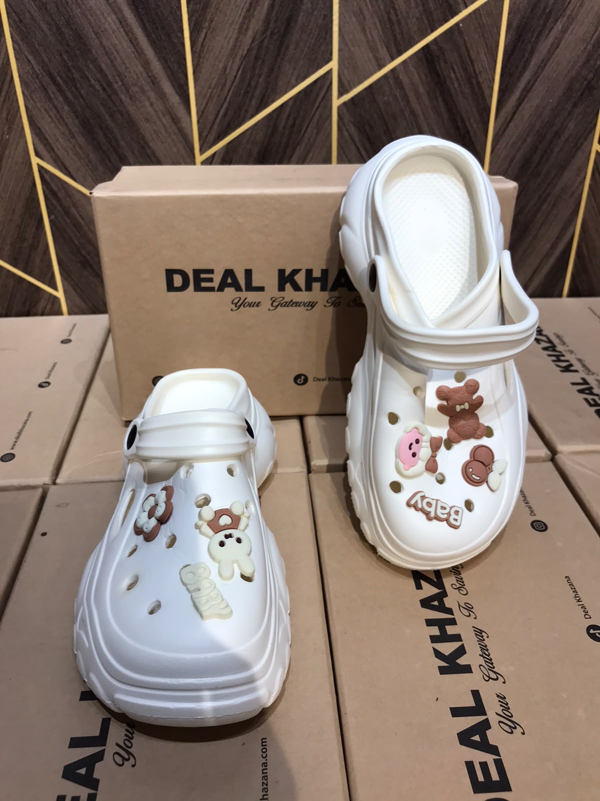 Women Comfortable Crocs Size 5
