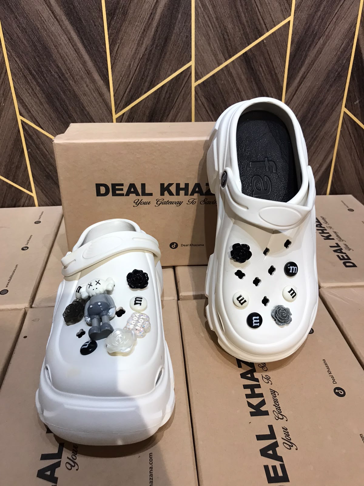 Women Comfortable Crocs Size 7
