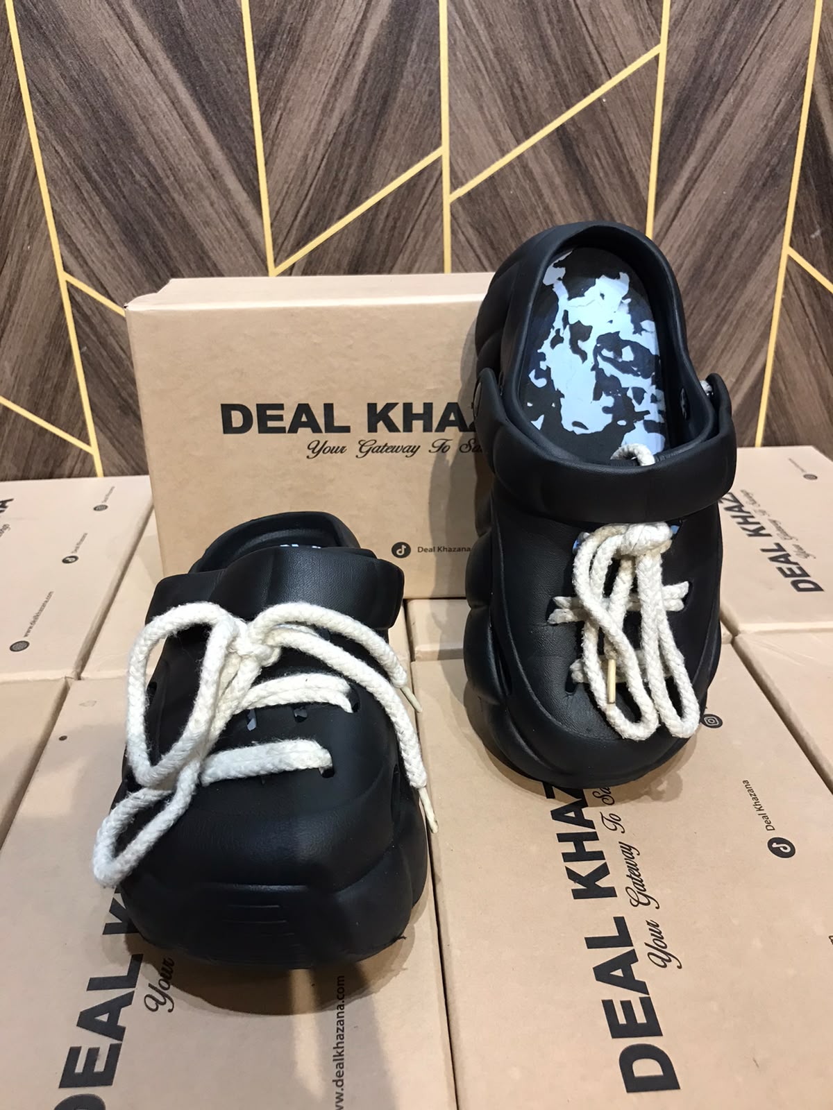 Women Comfortable shoes Crocs Size 7