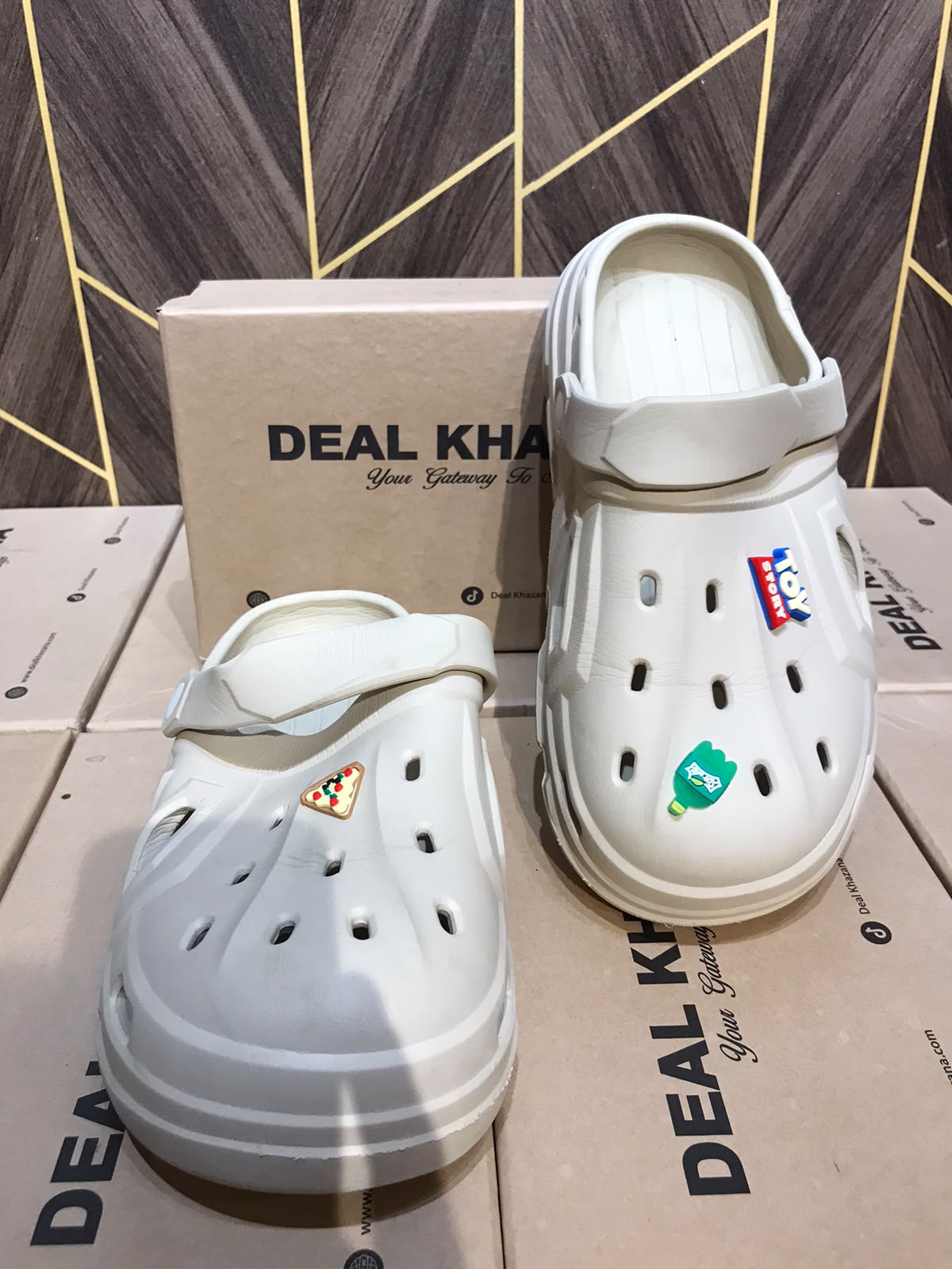 Women Comfortable Crocs Size 10