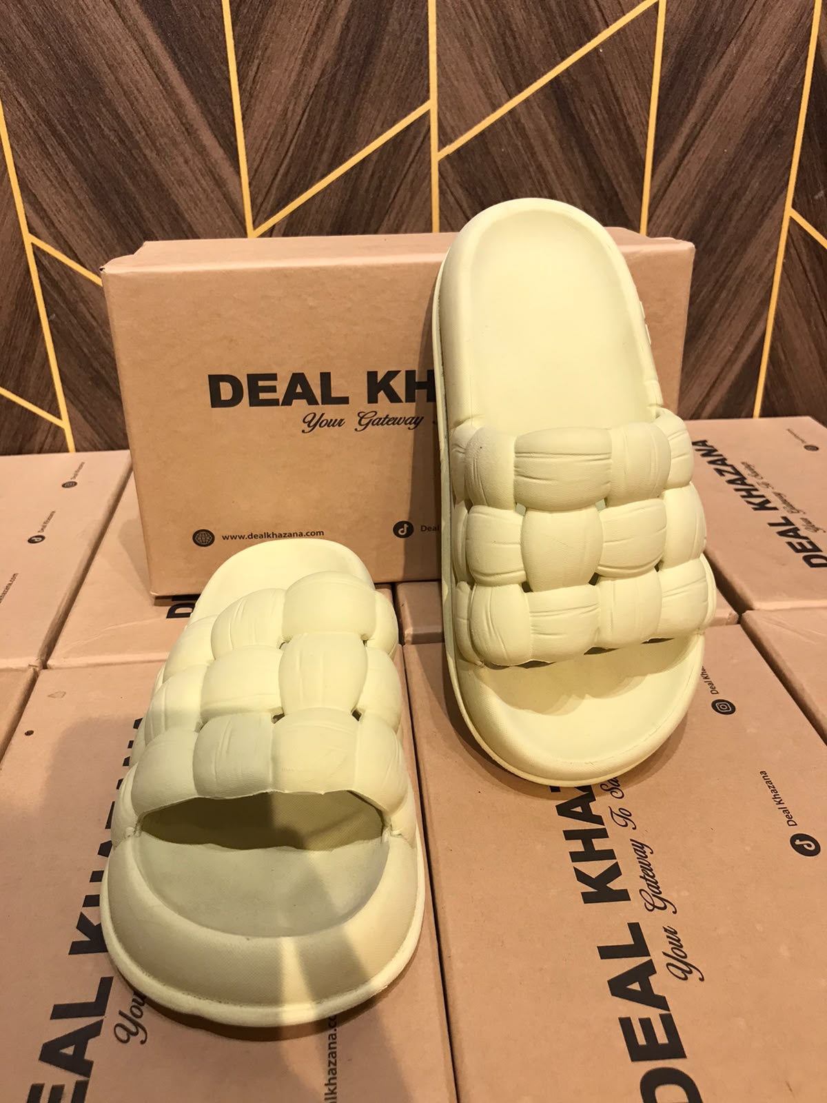 Women Comfortable Slippers Size 7