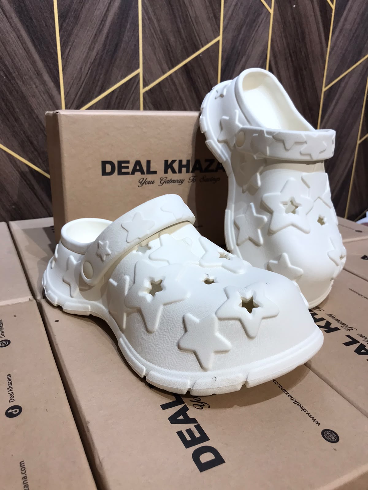 Women Comfortable Crocs Size 8