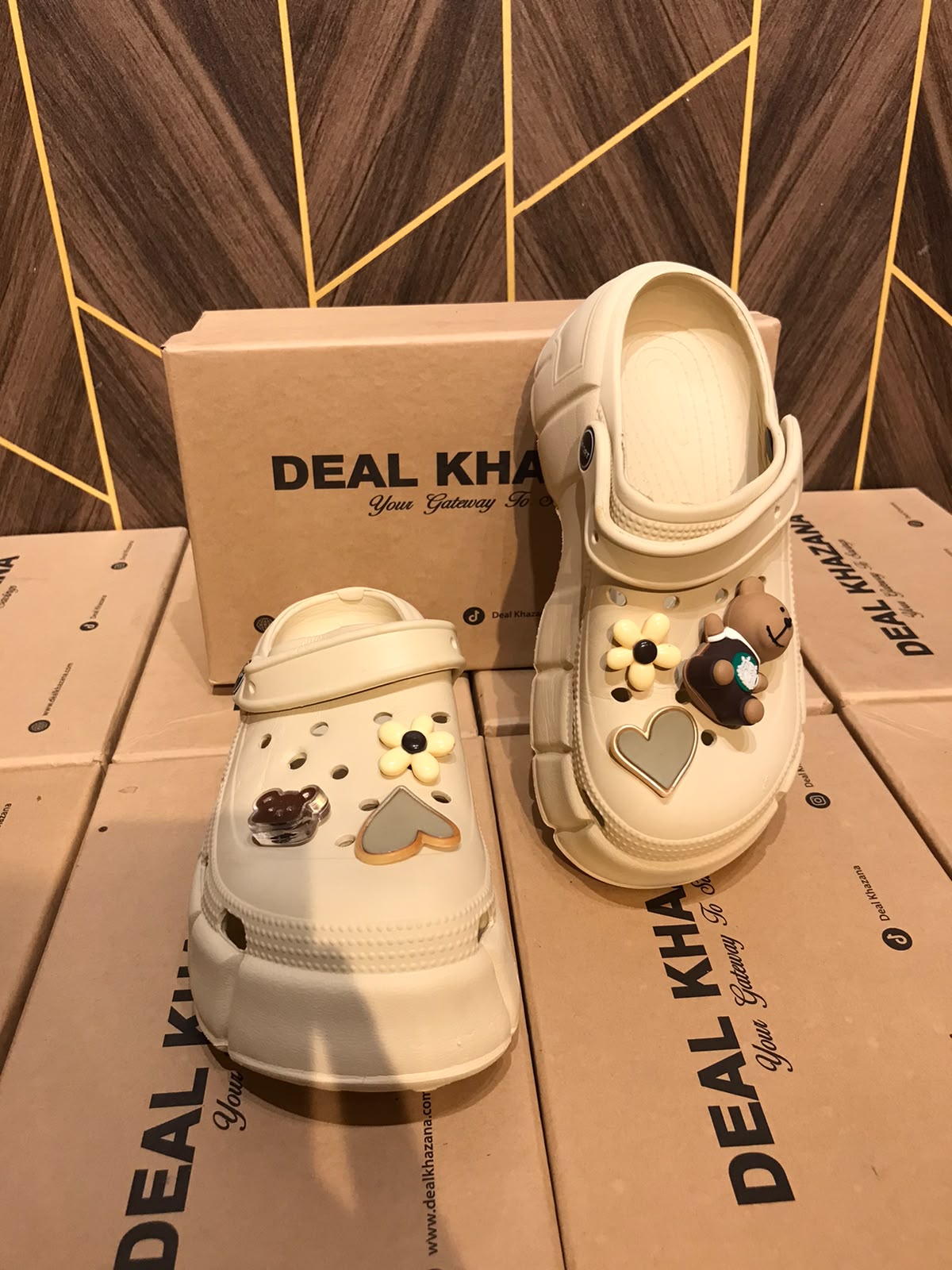 Women Comfortable Crocs Size 6