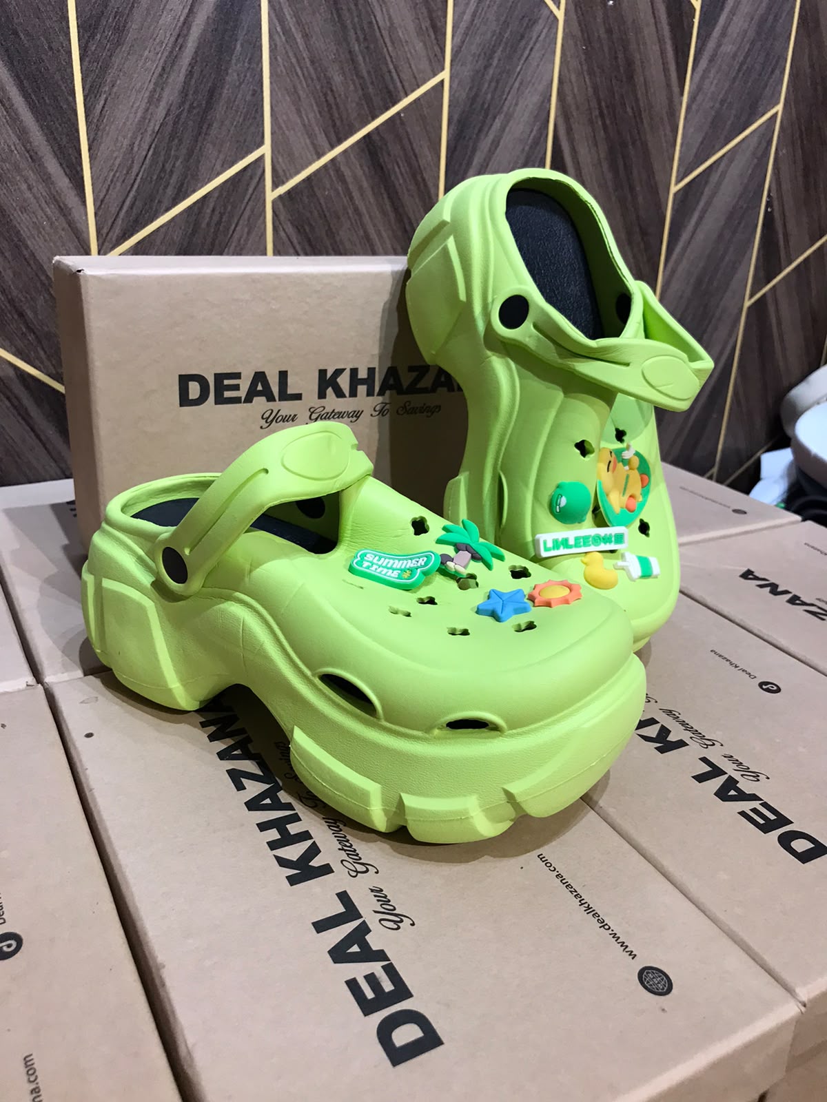 Women Comfortable Crocs Size 7
