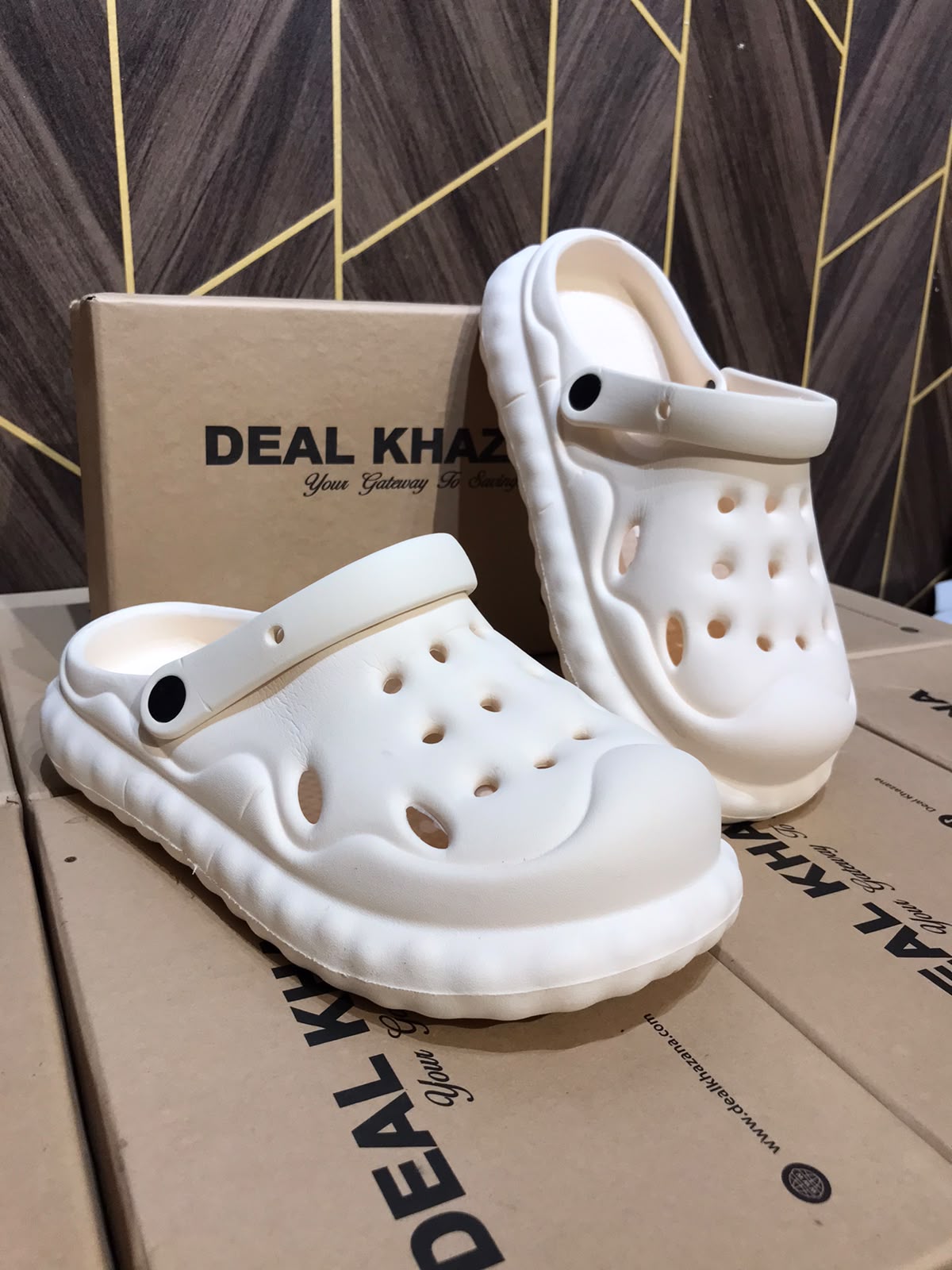 Women Comfortable Crocs Size 8