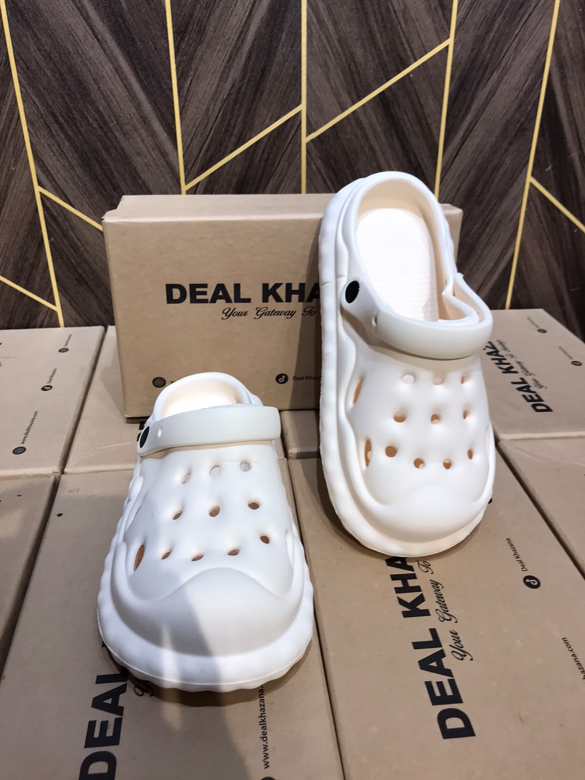Women Comfortable Crocs Size 8
