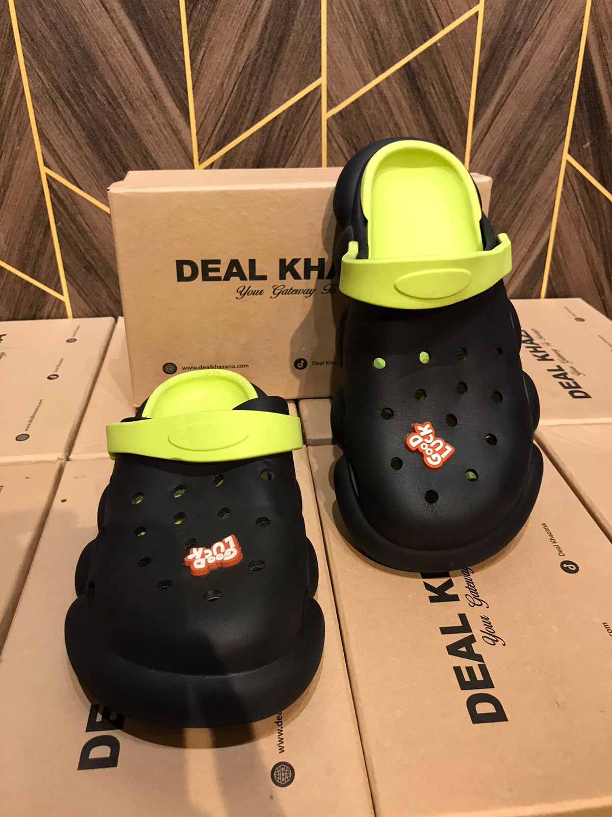 Women Comfortable Crocs Size 10
