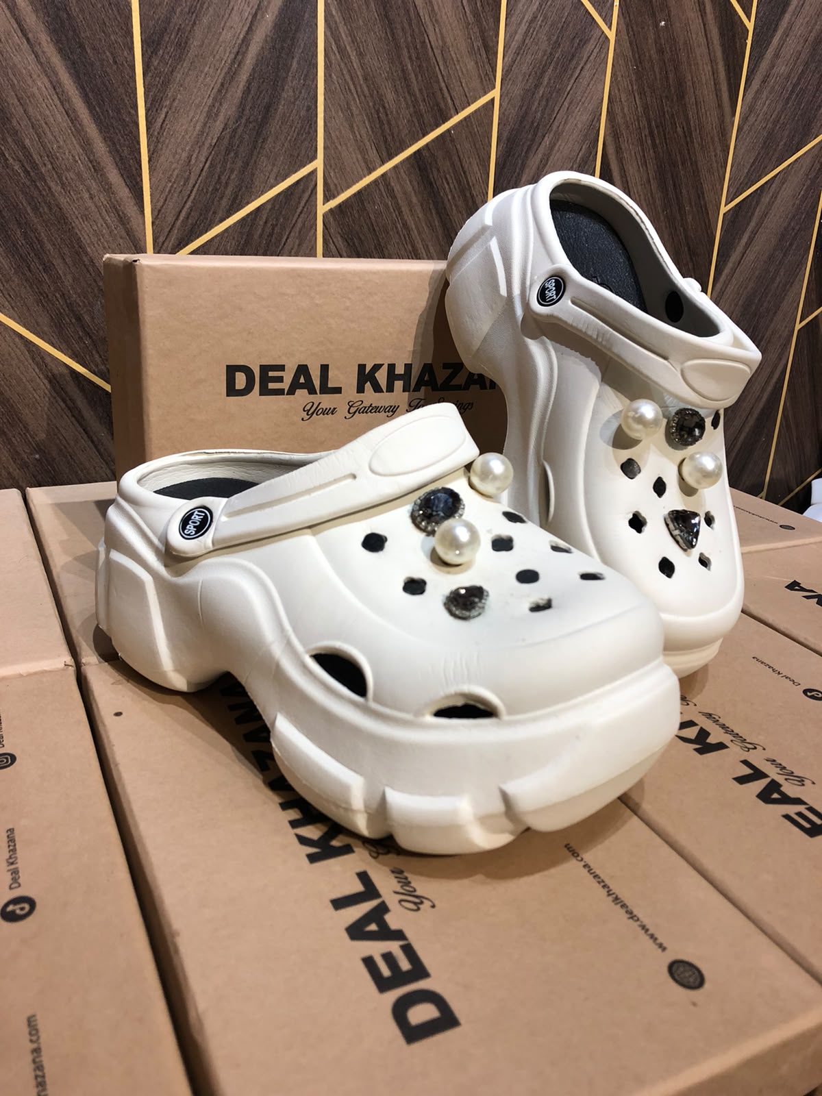 Women Comfortable Crocs Size 7