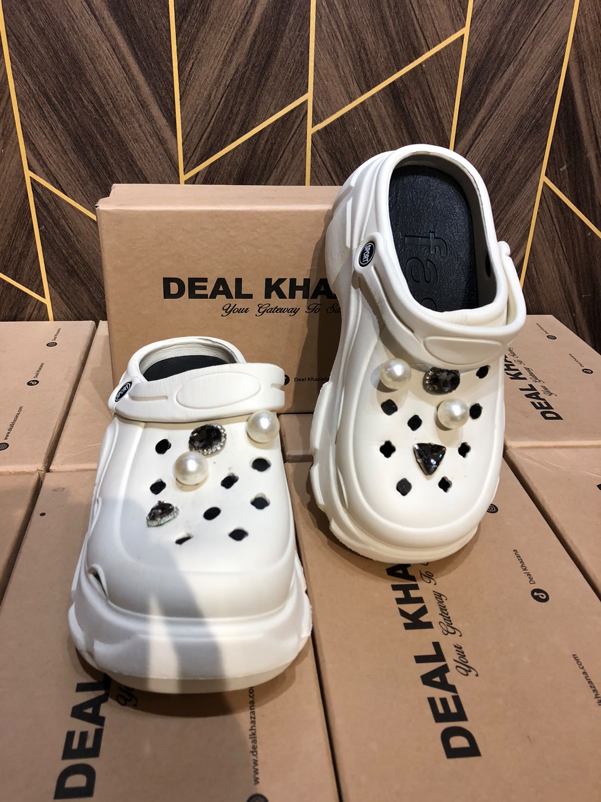 Women Comfortable Crocs Size 7