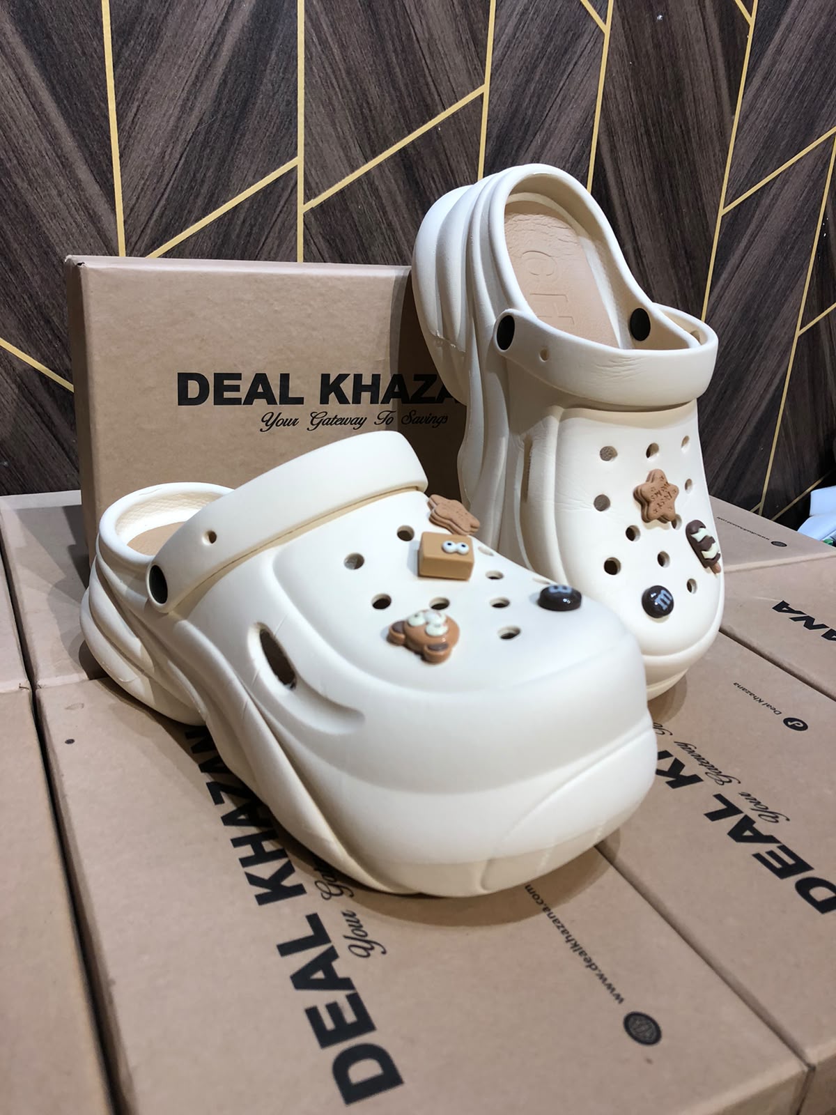 Women Comfortable Crocs Size 8