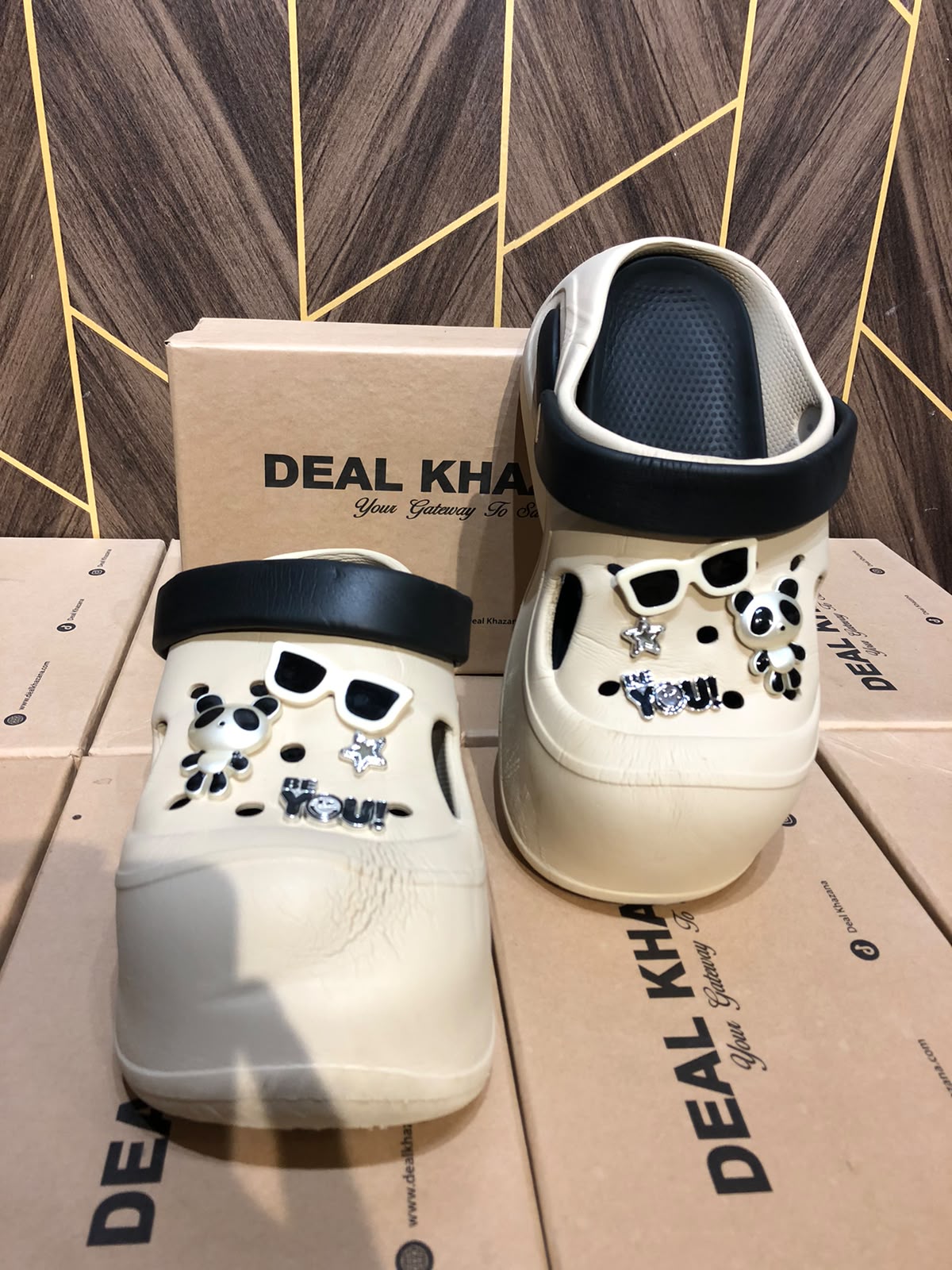 Women Comfortable Crocs Size 8