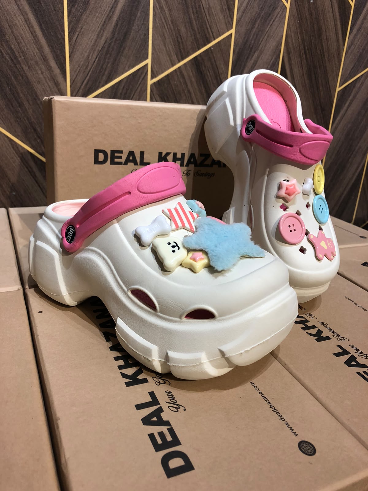 Women Comfortable Crocs Size 7