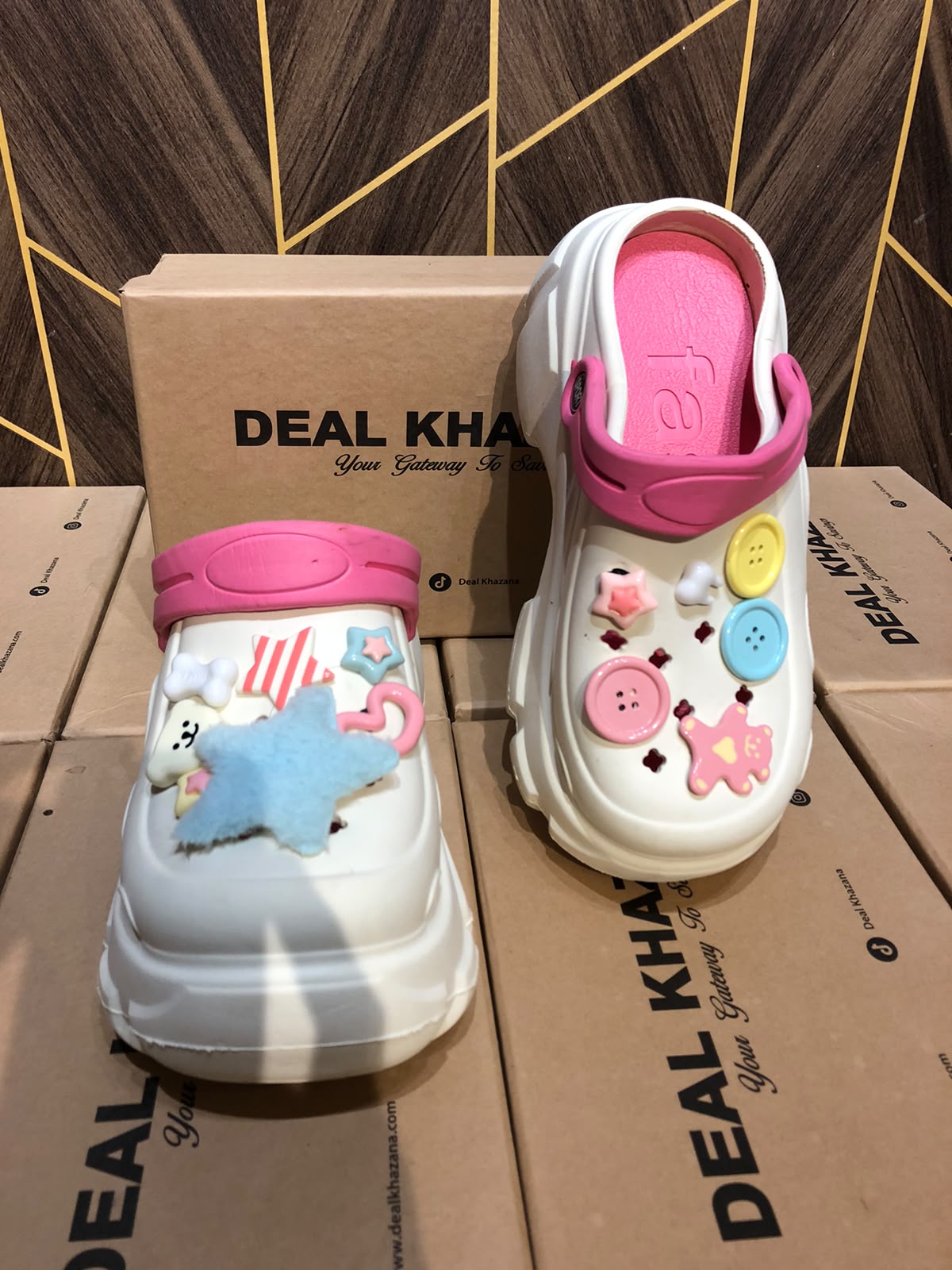 Women Comfortable Crocs Size 7