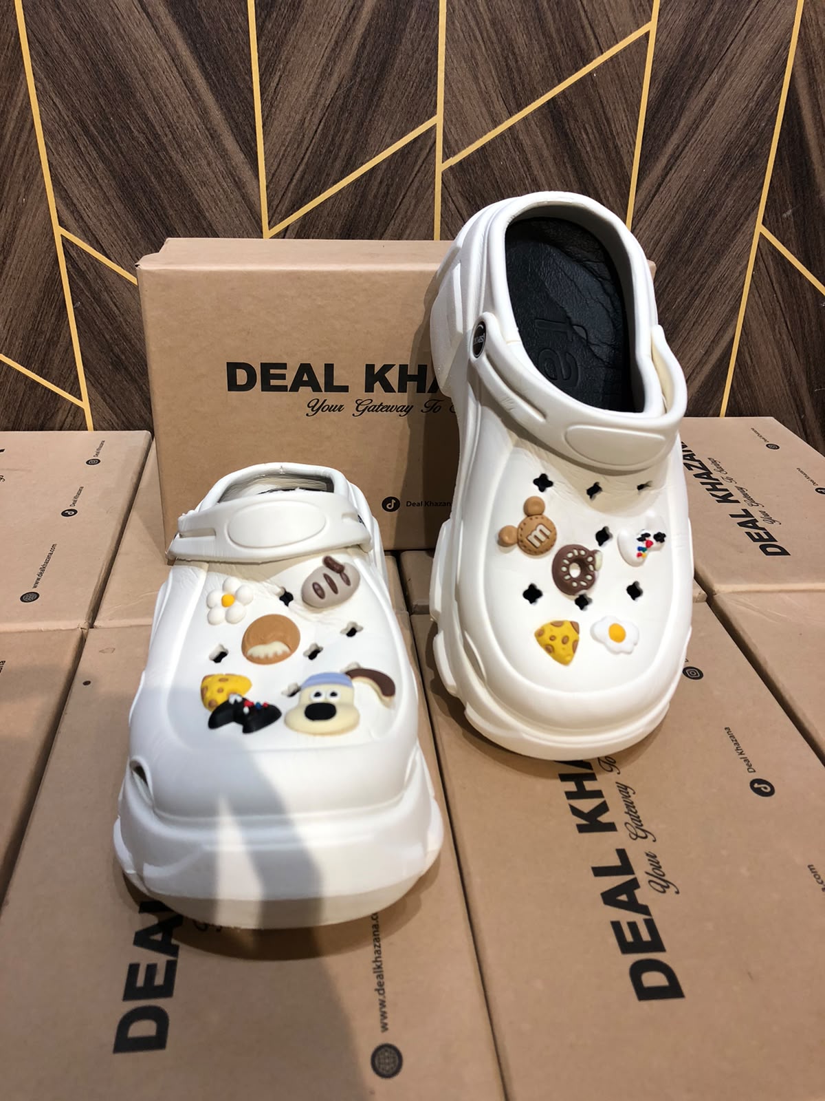 Women Comfortable Crocs Size 8