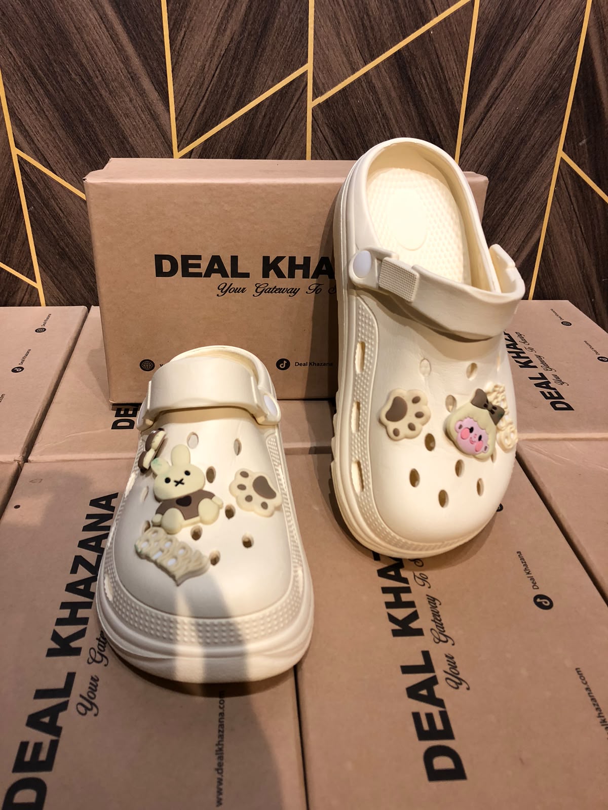 Women Comfortable Crocs Size 7,5