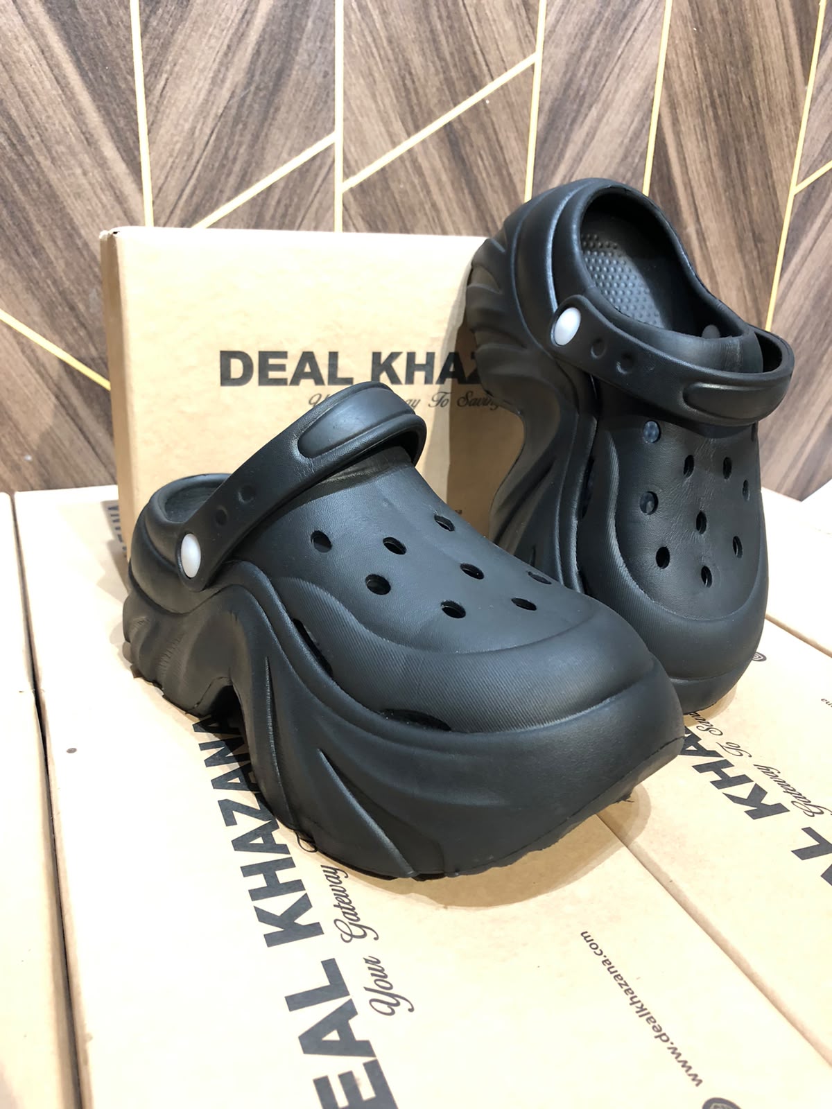 Women Comfortable Crocs Size 5