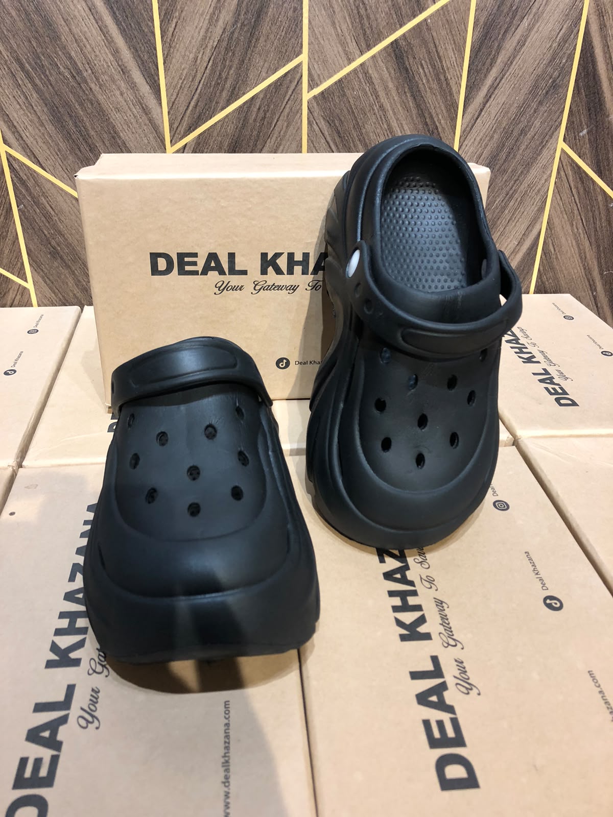 Women Comfortable Crocs Size 5