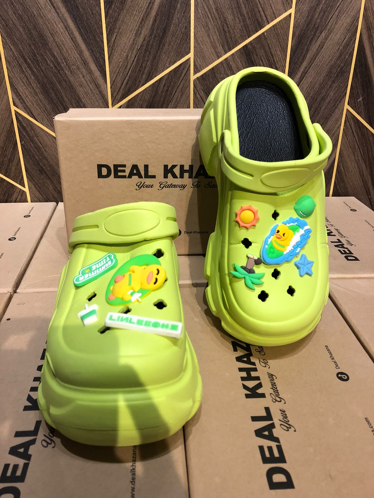 Women Comfortable Crocs Size 8
