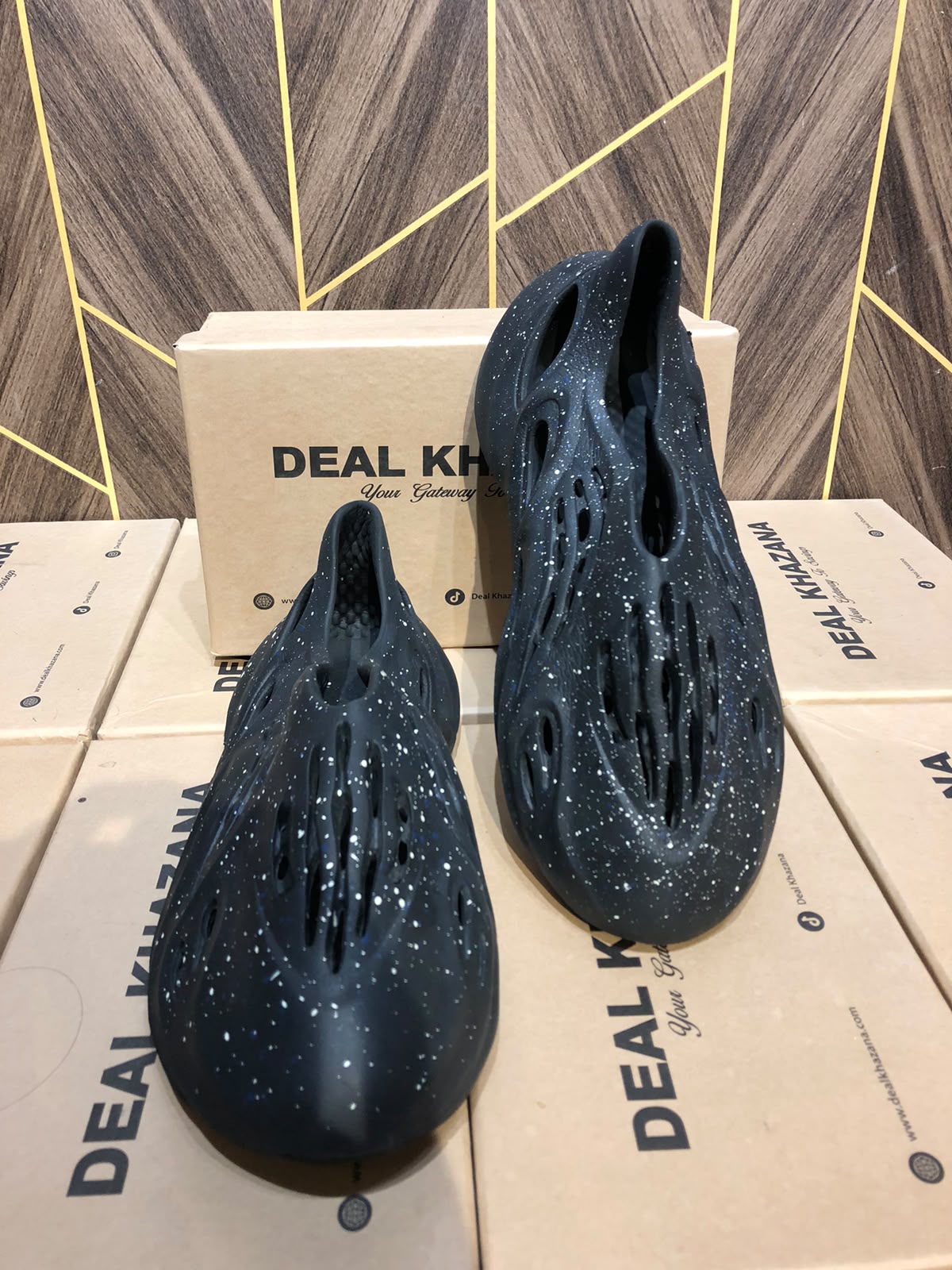 Women Comfortable Crocs shoes Size 11
