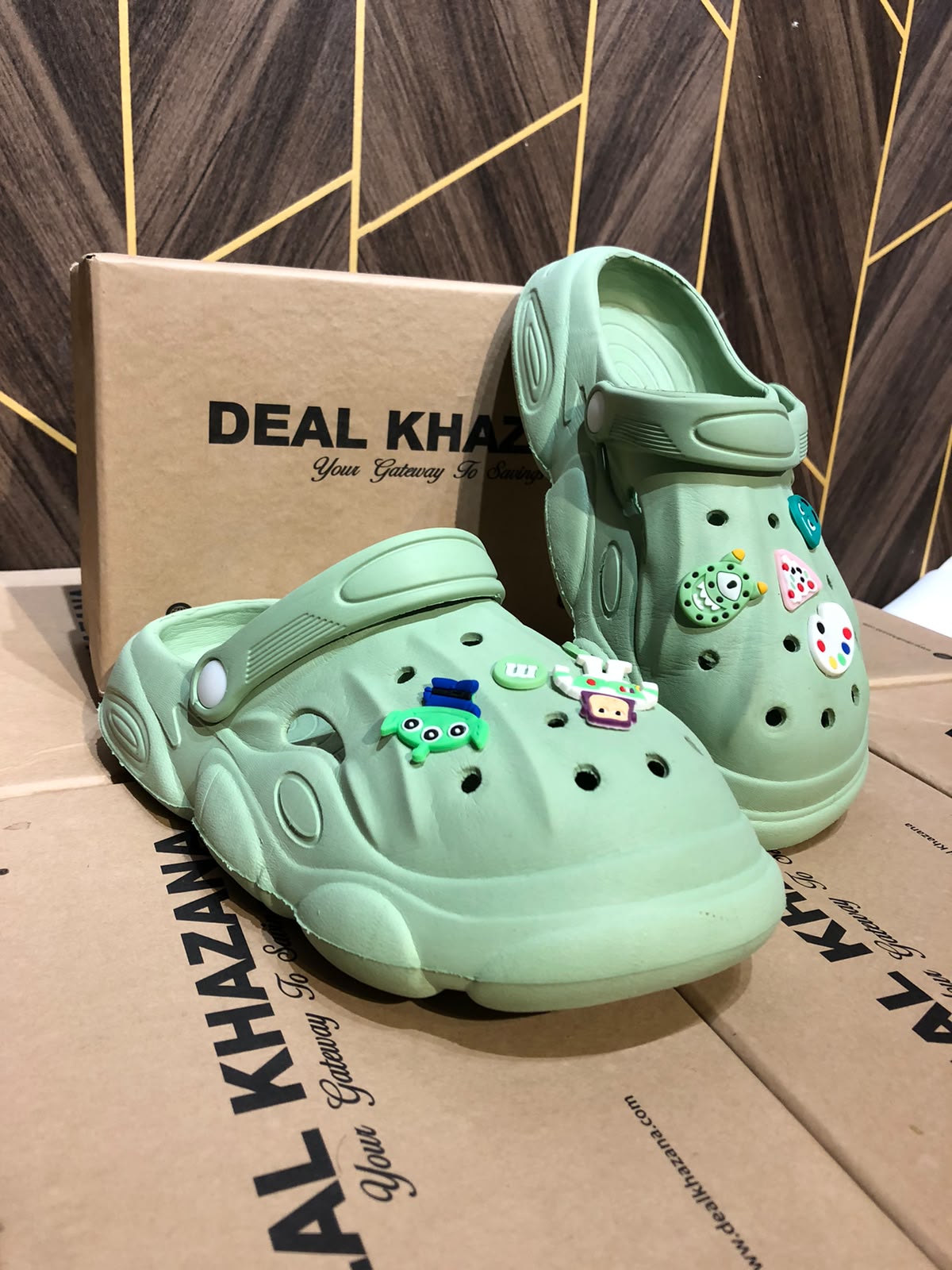 Women Comfortable Crocs Size 6