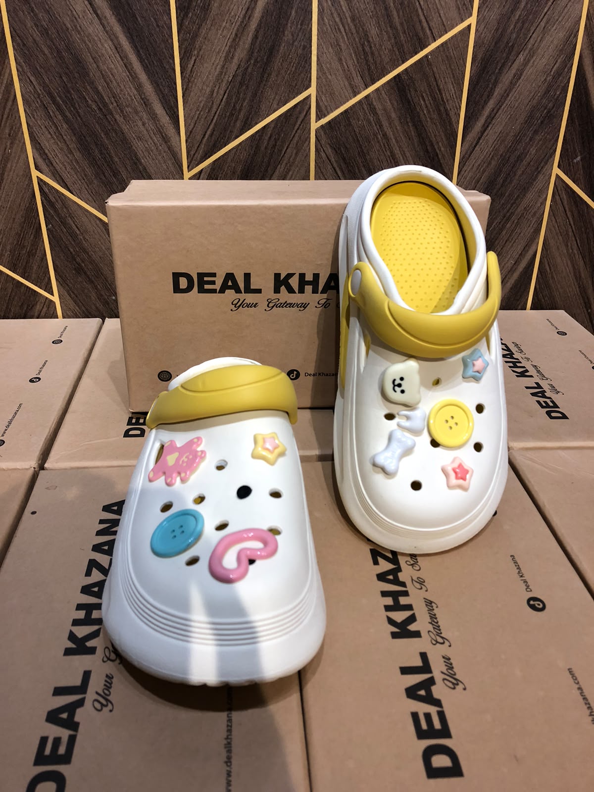 Women Comfortable Crocs Size 6