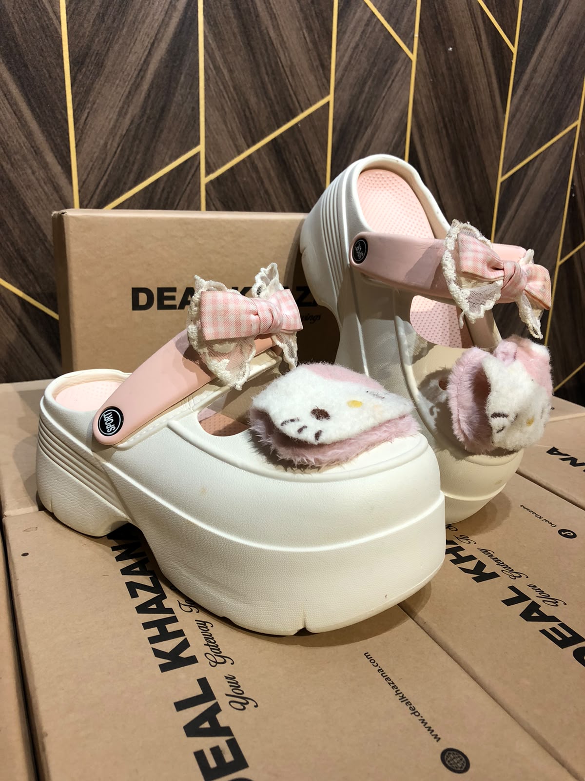 Women Comfortable Crocs Size 7