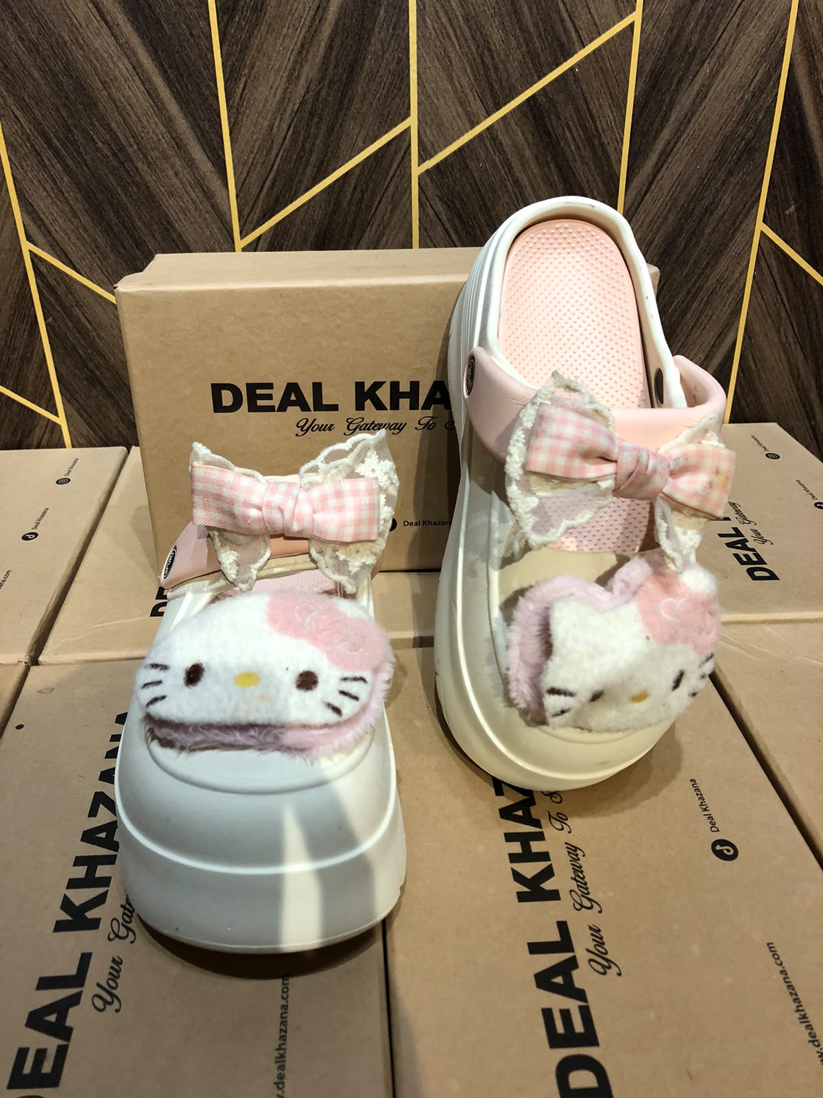 Women Comfortable Crocs Size 7